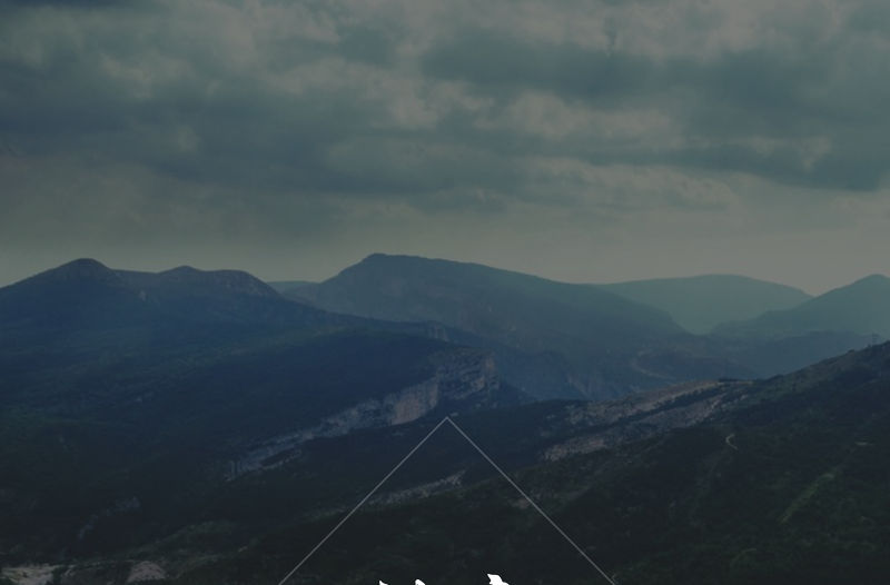 歐美A4豎版雜志風(fēng)公司簡(jiǎn)介創(chuàng)意PPT模板